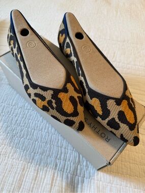 Rothy's Leopard The Point Pointed Flats in Big Cat color - New in box